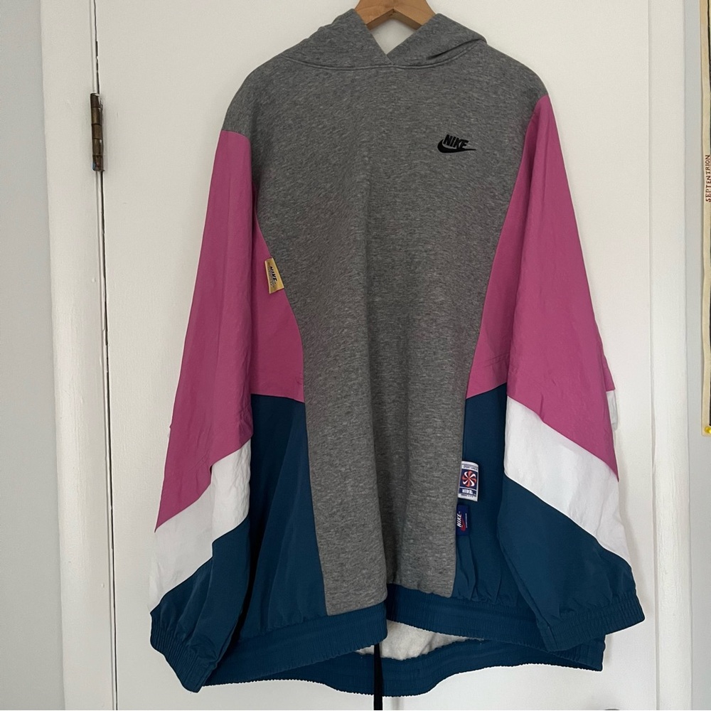 WOMENS Nike Oregon, Sportwear Icon Clash Windbreaker Hoodie Sweater medium